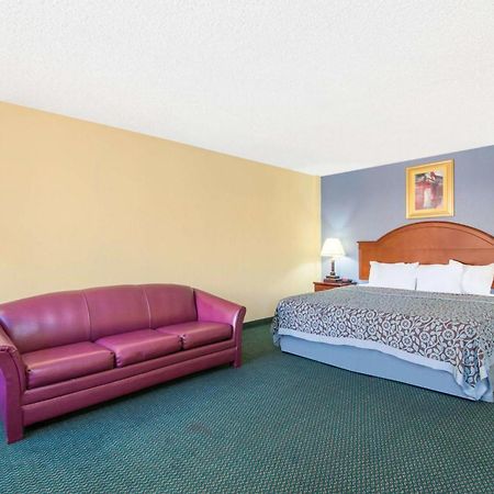 Blue Way Inn & Suites Wichita East エクステリア 写真