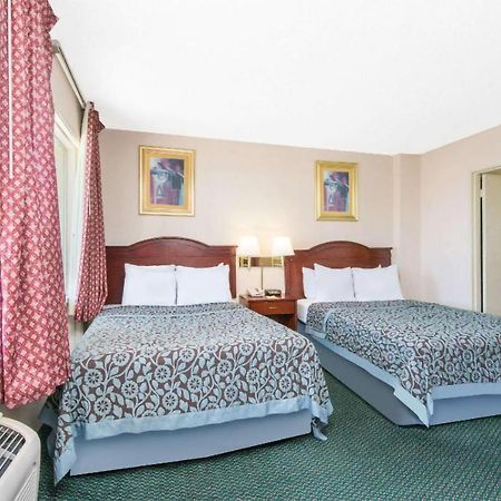 Blue Way Inn & Suites Wichita East エクステリア 写真