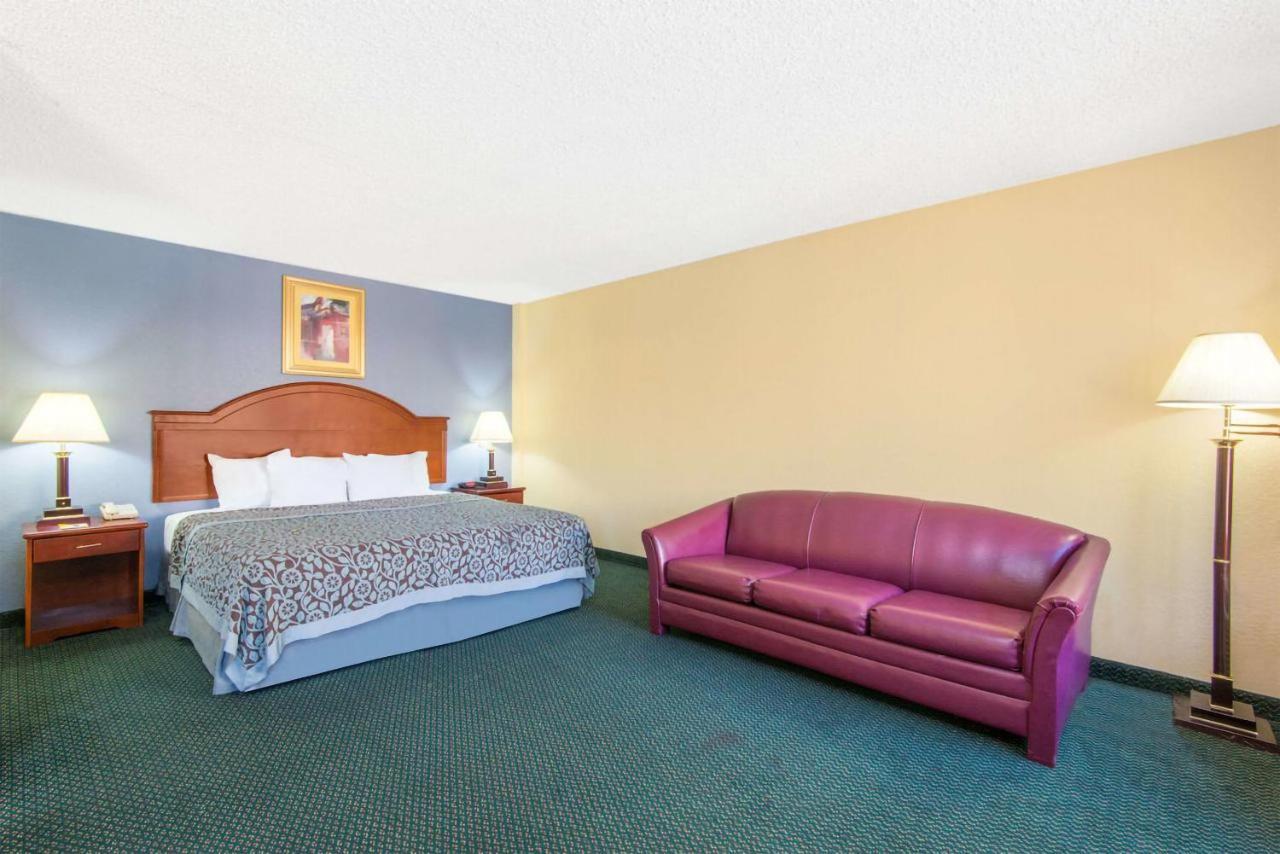 Blue Way Inn & Suites Wichita East エクステリア 写真